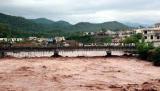 نوشہرہ کے قریب دریائے کابل میں اونچے درجے کا سیلاب